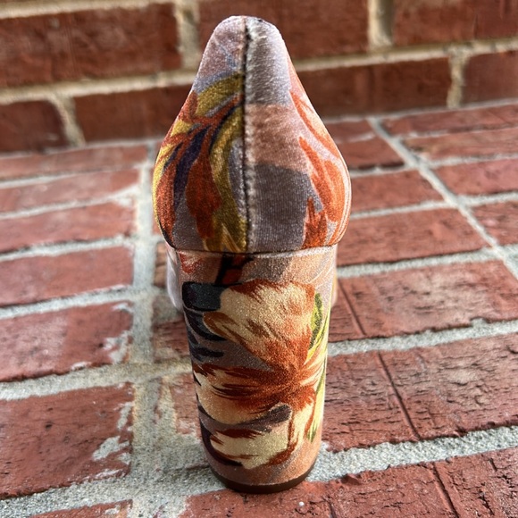 NINE WEST Exotic Gray Floral Faux Suede Textile Block Heel Pumps - Picture 7 of 11